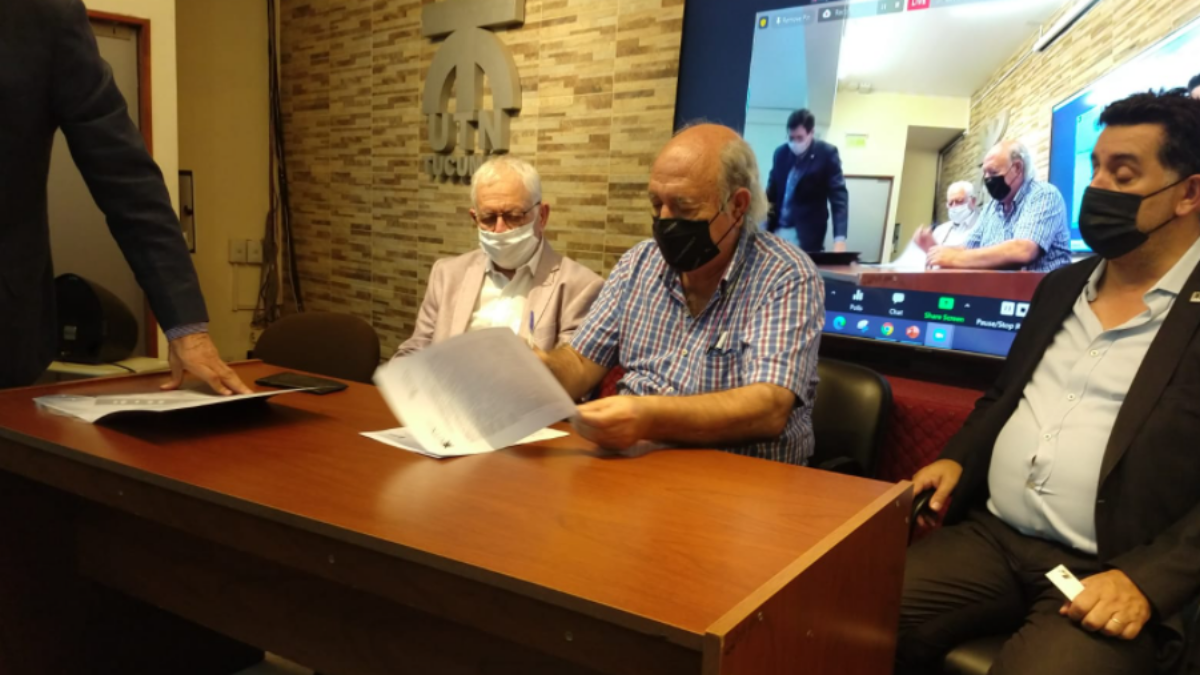 hector-calchei-firma-convenio-tucuman